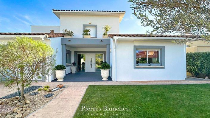 Image No.1-4 Bed House for sale