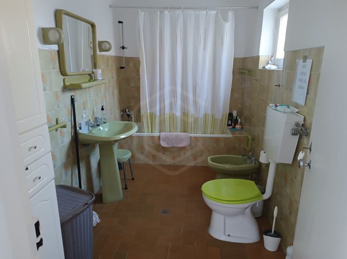 Image No.19-4 Bed House for sale