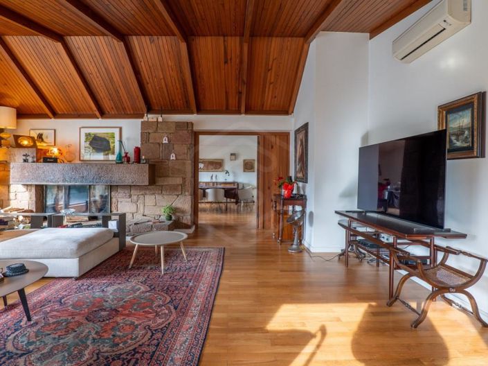 Image No.1-4 Bed House for sale
