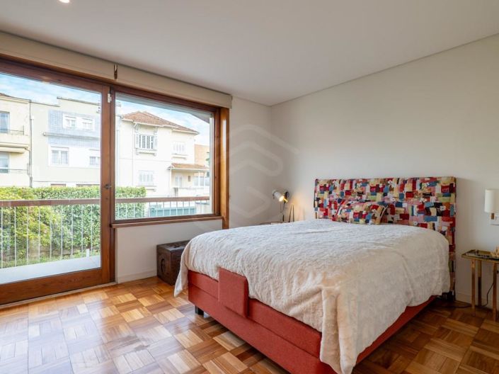 Image No.18-4 Bed House for sale