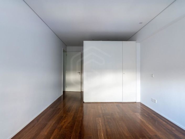 Image No.18-4 Bed Apartment for sale