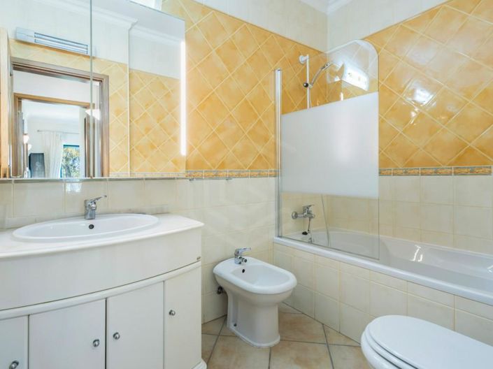 Image No.18-2 Bed Apartment for sale