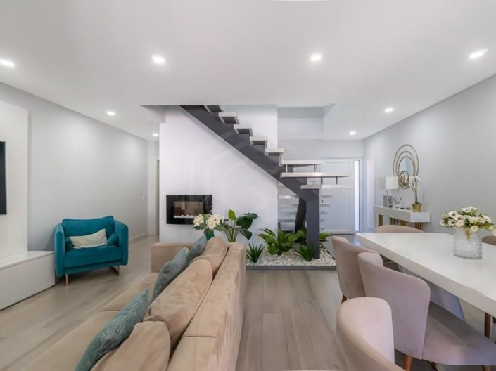 Image No.1-2 Bed House for sale