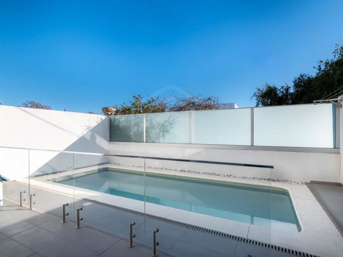 Image No.12-2 Bed House for sale