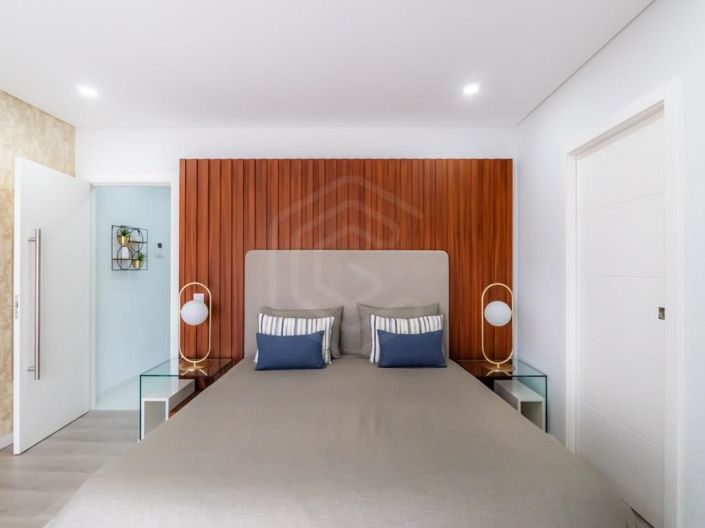 Image No.13-2 Bed House for sale