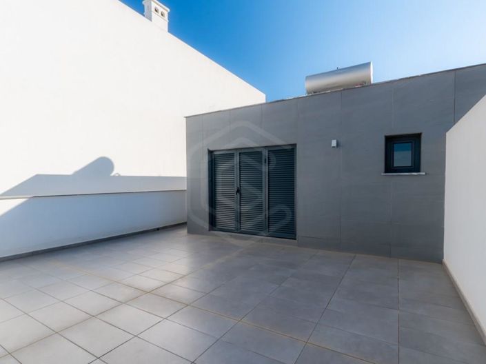 Image No.24-2 Bed House for sale