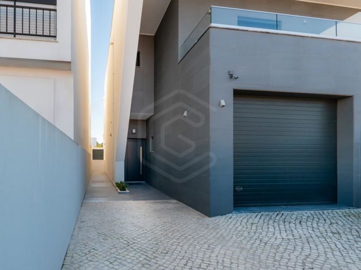 Image No.4-2 Bed House for sale