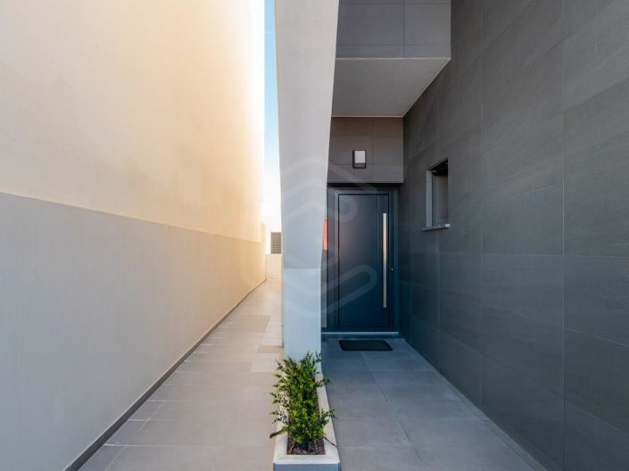 Image No.5-2 Bed House for sale