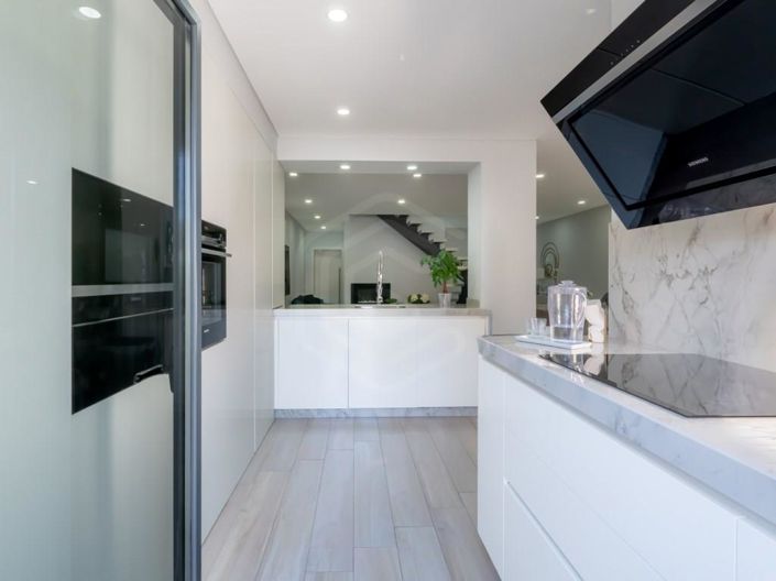 Image No.9-2 Bed House for sale