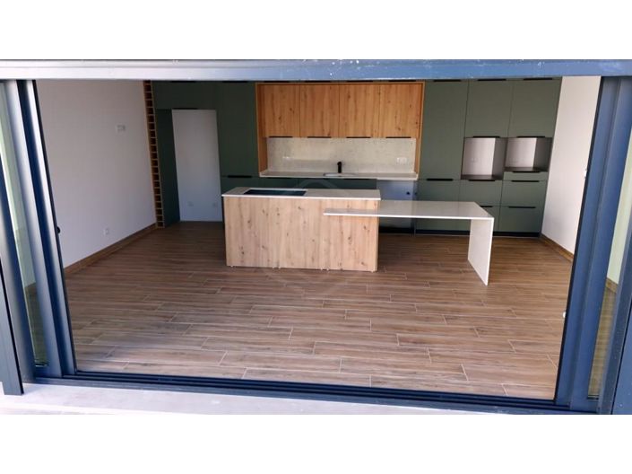 Image No.10-3 Bed House for sale