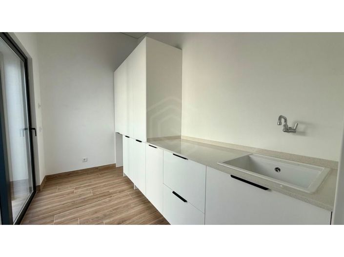 Image No.15-3 Bed House for sale