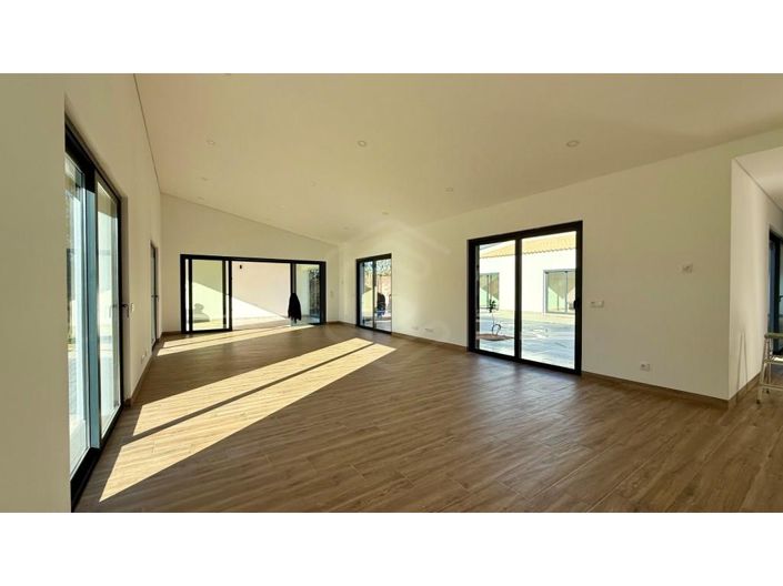 Image No.18-3 Bed House for sale