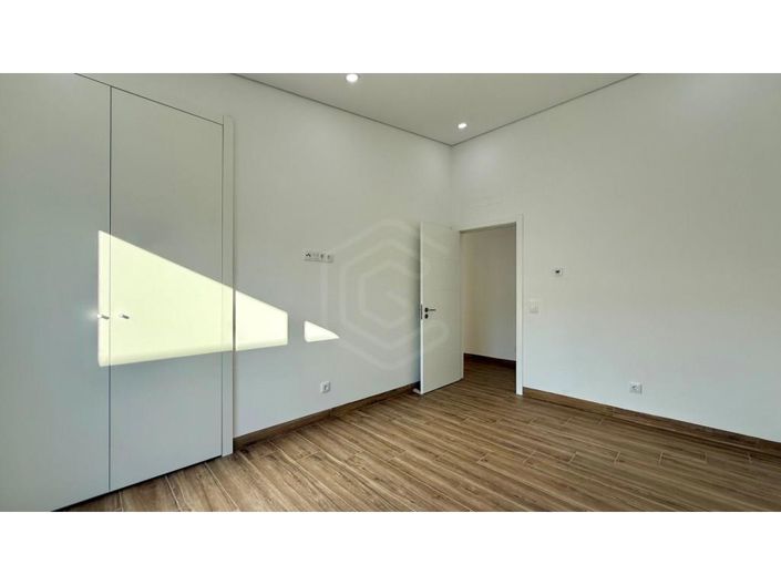 Image No.25-3 Bed House for sale