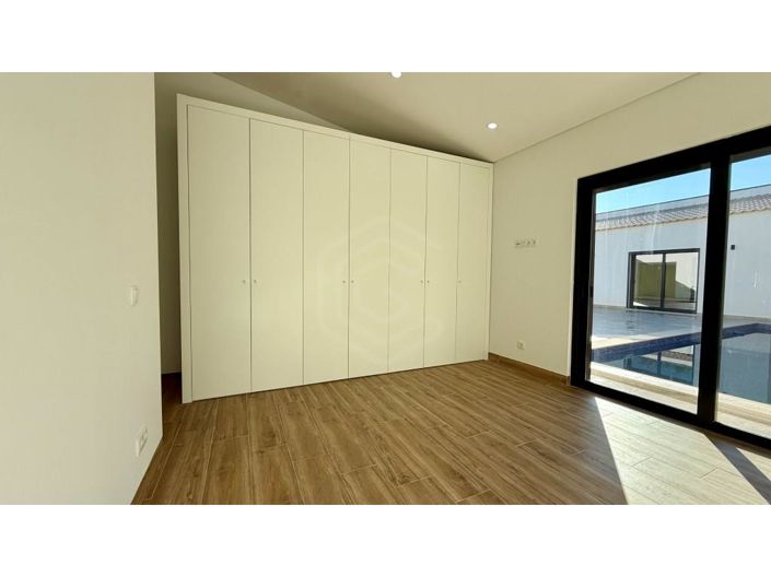 Image No.29-3 Bed House for sale