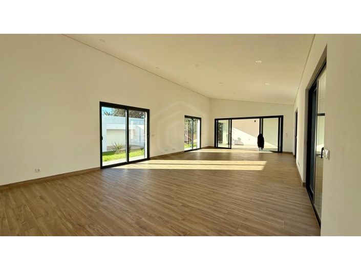 Image No.30-3 Bed House for sale