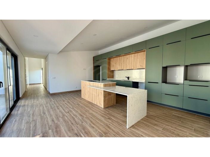 Image No.42-3 Bed House for sale