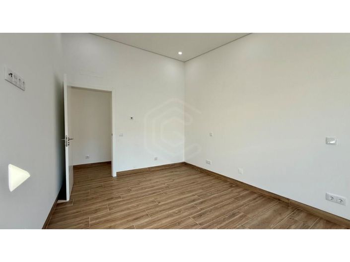 Image No.48-3 Bed House for sale