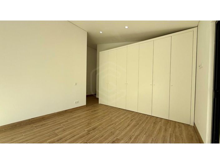 Image No.52-3 Bed House for sale