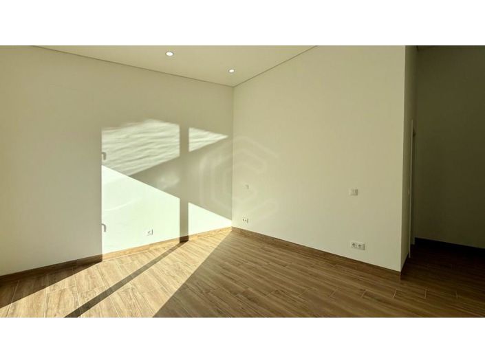 Image No.53-3 Bed House for sale