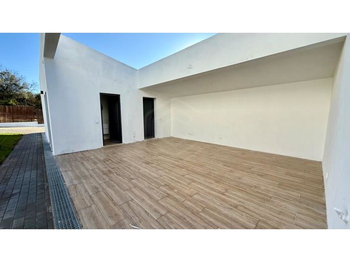 Image No.6-3 Bed House for sale