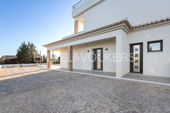 Image No.10-4 Bed House for sale