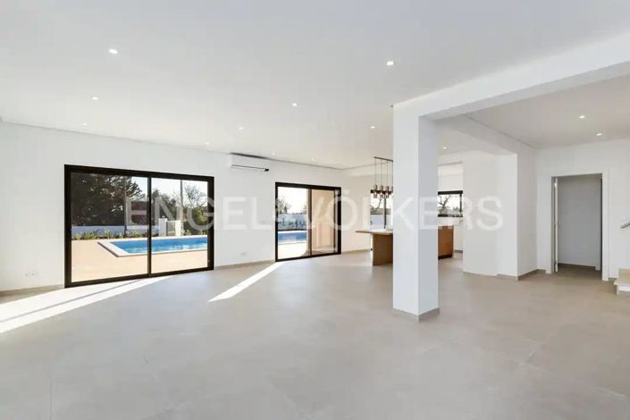 Image No.11-4 Bed House for sale