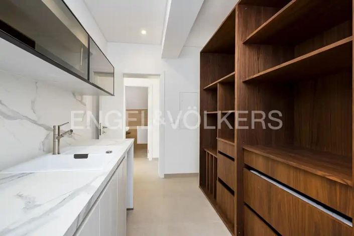 Image No.20-4 Bed House for sale