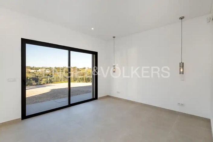 Image No.21-4 Bed House for sale