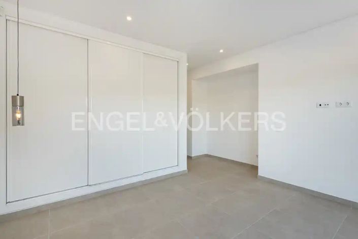 Image No.23-4 Bed House for sale