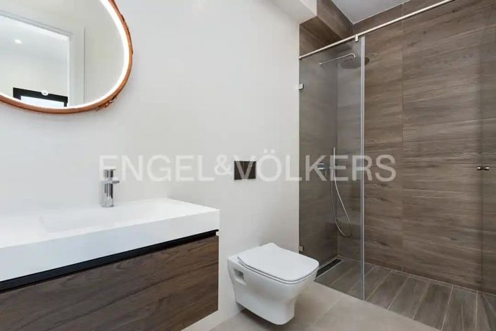 Image No.28-4 Bed House for sale