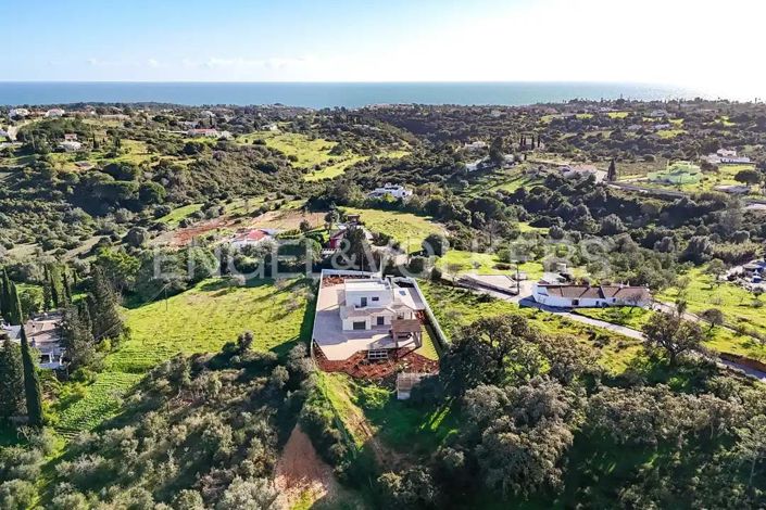 Image No.3-4 Bed House for sale