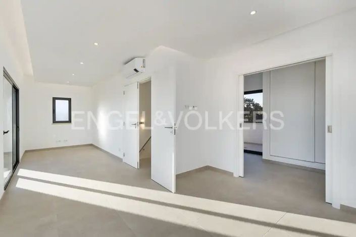 Image No.35-4 Bed House for sale