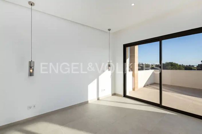 Image No.39-4 Bed House for sale