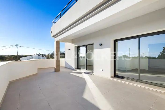 Image No.44-4 Bed House for sale