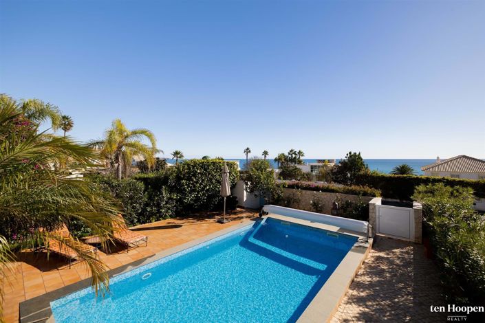 Image No.1-4 Bed House for sale