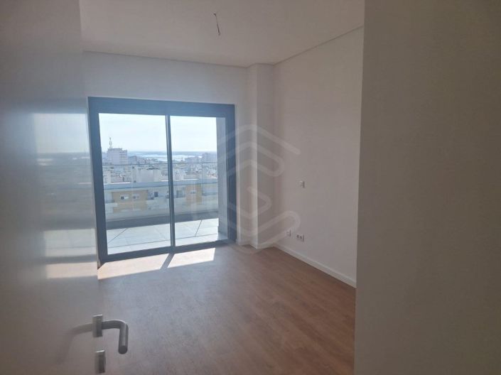 Image No.20-3 Bed Apartment for sale