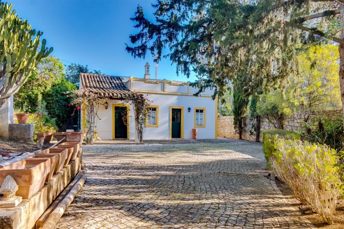 Image No.35-8 Bed House for sale