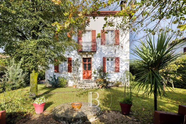 Image No.1-9 Bed House for sale