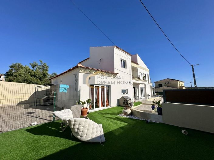 Image No.1-4 Bed House for sale