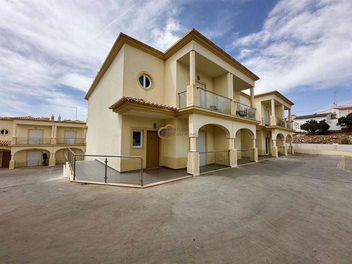 Image No.1-3 Bed House for sale