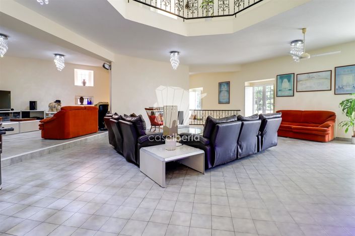 Image No.20-5 Bed House for sale