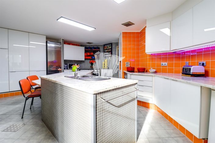 Image No.34-5 Bed House for sale