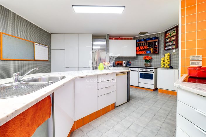 Image No.37-5 Bed House for sale