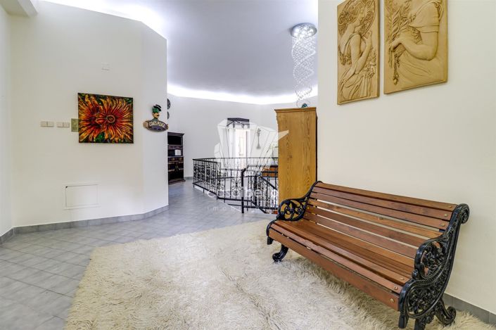 Image No.50-5 Bed House for sale