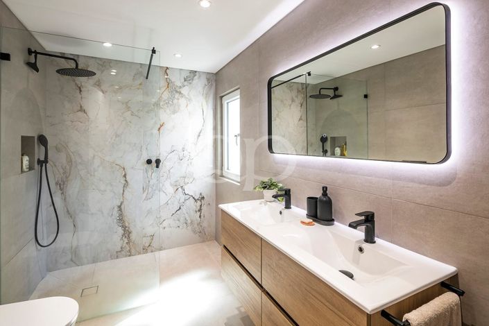 Image No.10-4 Bed House for sale