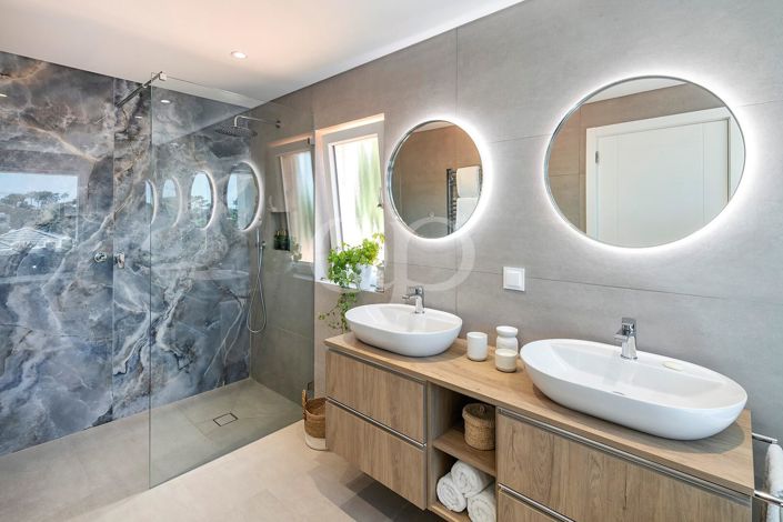 Image No.15-4 Bed House for sale