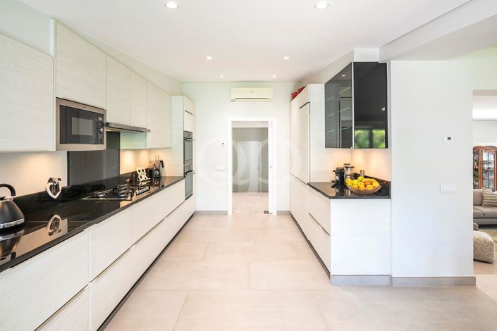 Image No.21-4 Bed House for sale