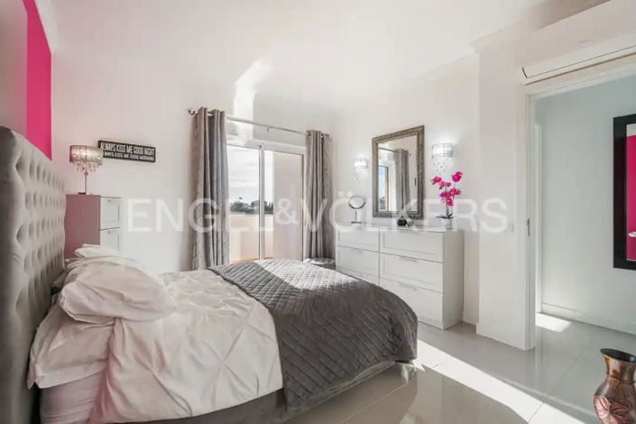 Image No.20-2 Bed Apartment for sale