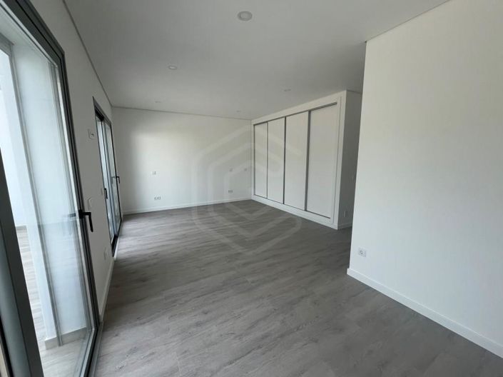 Image No.13-3 Bed House for sale