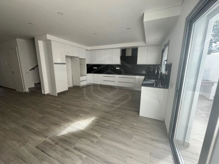 Image No.8-3 Bed House for sale